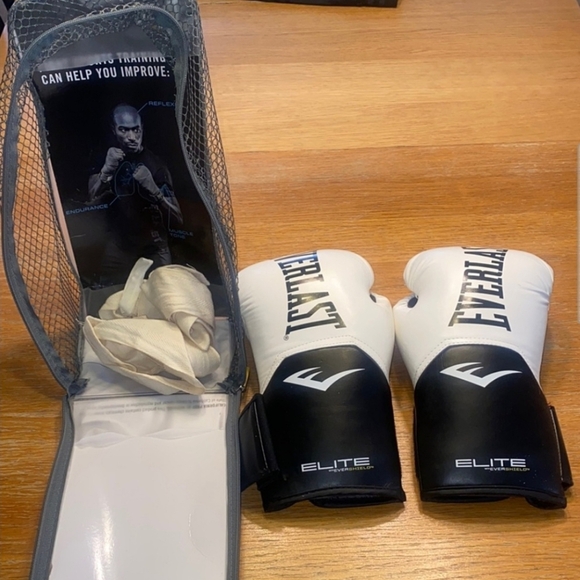 Everlast 12 Oz Pro Style Elite Gloves White Boxing Gloves - Picture 1 of 8